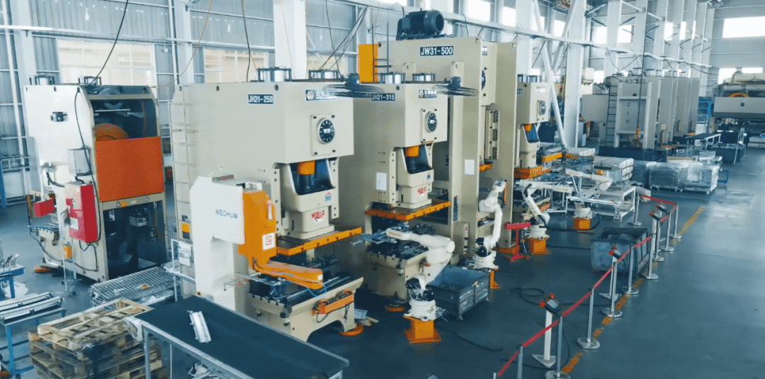 Автоматическая пресс-линия для автозапчастей-01