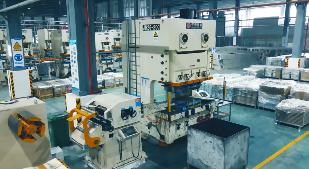 Нажмите с помощью линии подачи