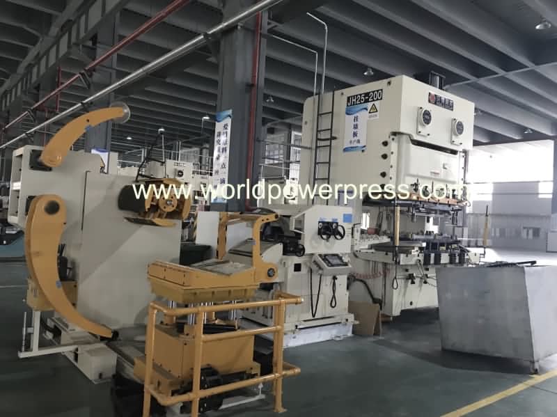 Нажмите с 3 в 1 фидер