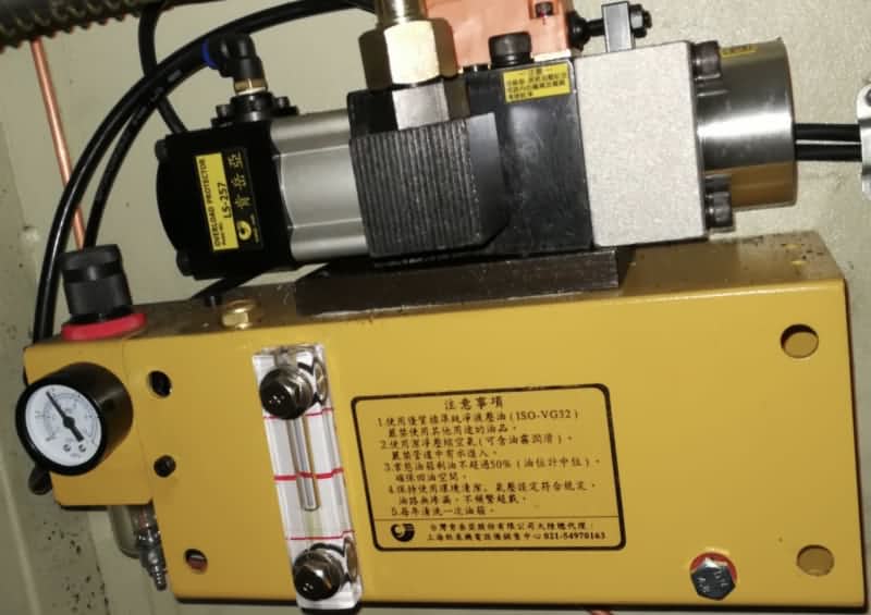 Нажмите на насос перегрузки