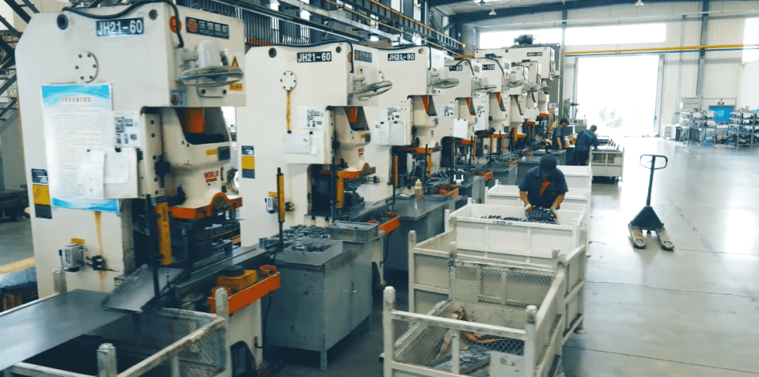 с рамным прессом для небольших электрических частей