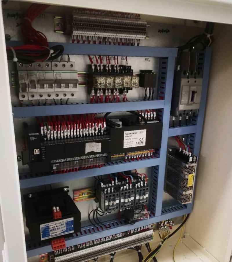 регулируемый шкаф