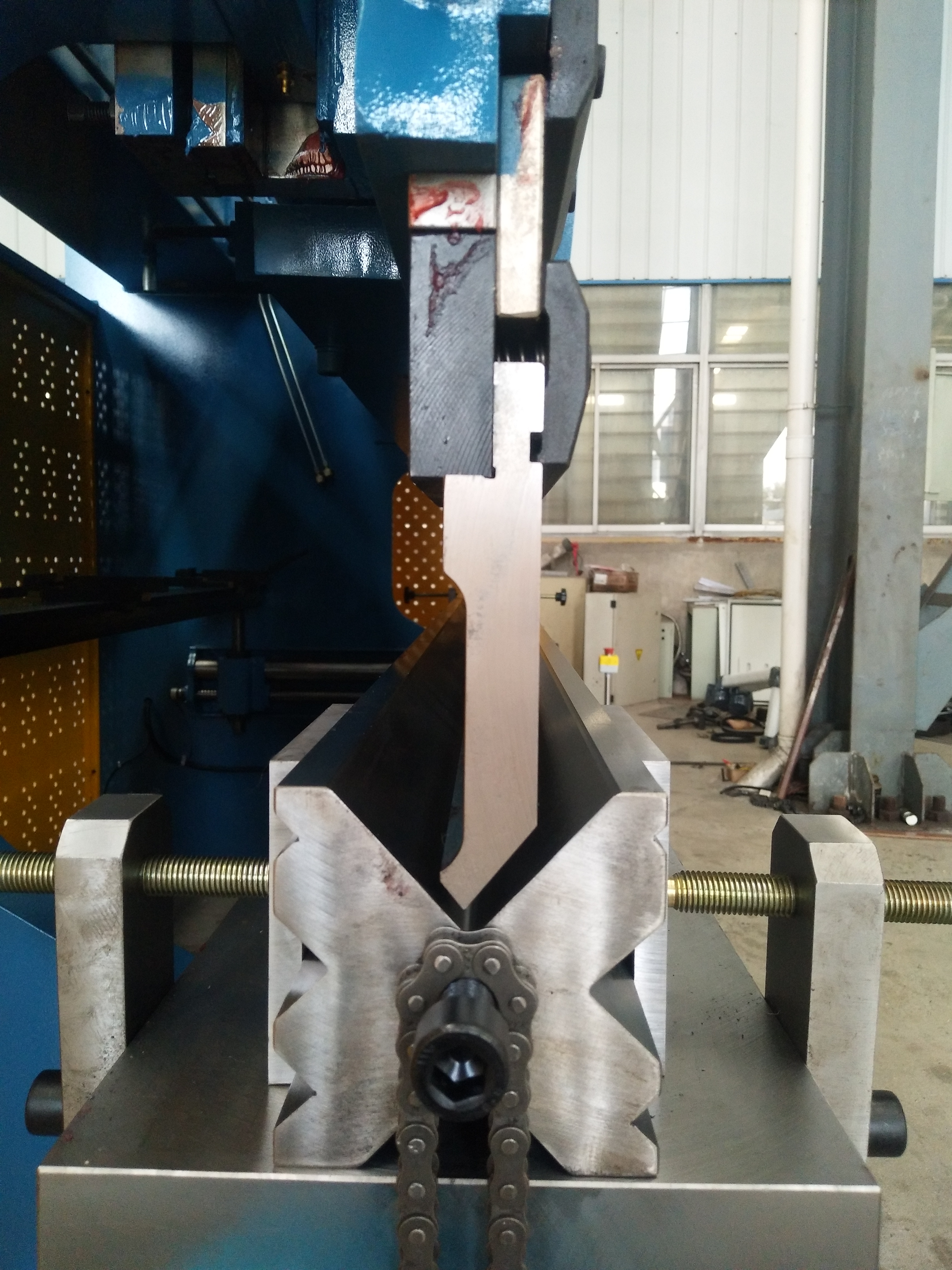 Нажмите на тормозный удар и умереть