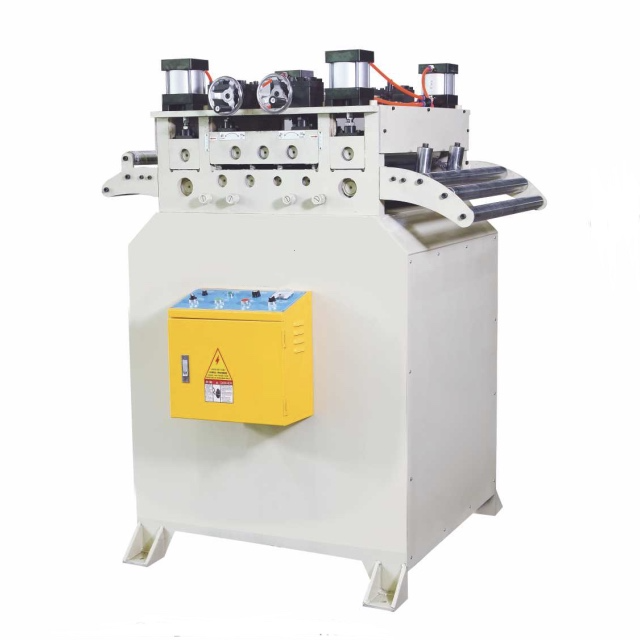 Машина по выравниванию металлической полосы